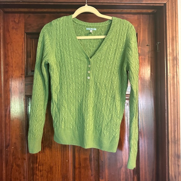 G.H. Bass & Co. Olive V-Neck Cable Knit Sweater - Picture 1 of 3